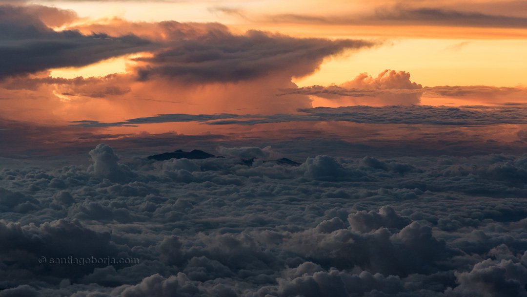 Cuando las tormentas son tus mejores compañeras de vuelo…