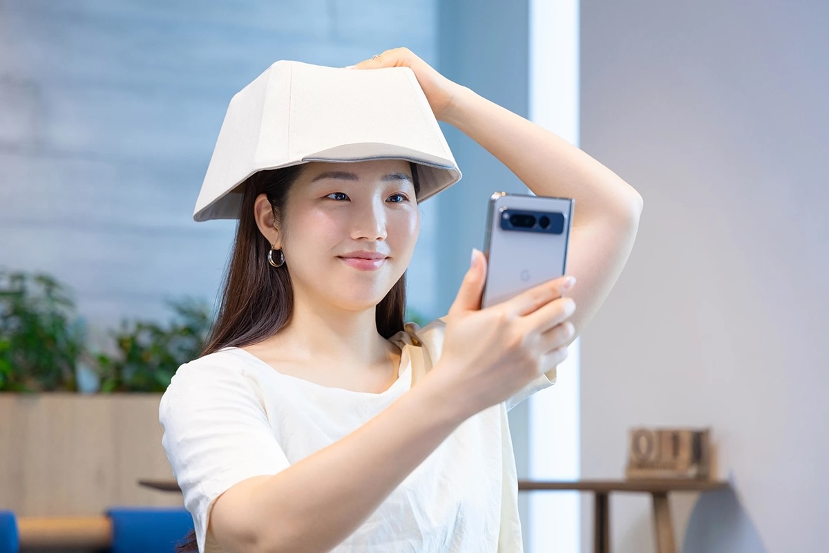 En Japón escriben con la gorra…