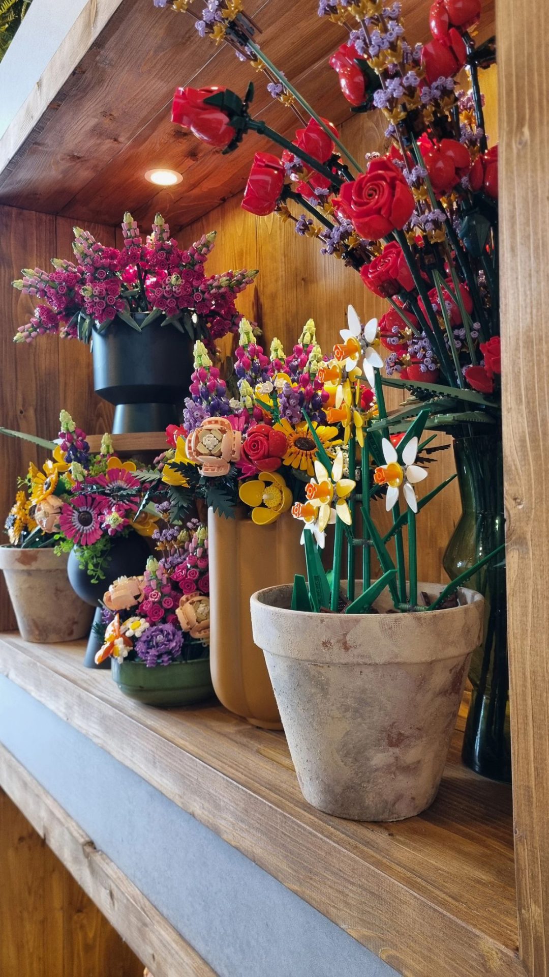 Una tienda física para las flores de LEGO…