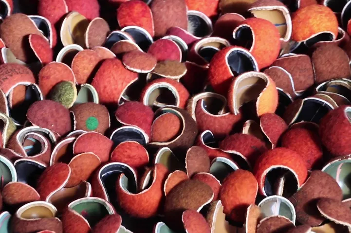 Reinventando el diseño usando viejas pelotas de tenis…