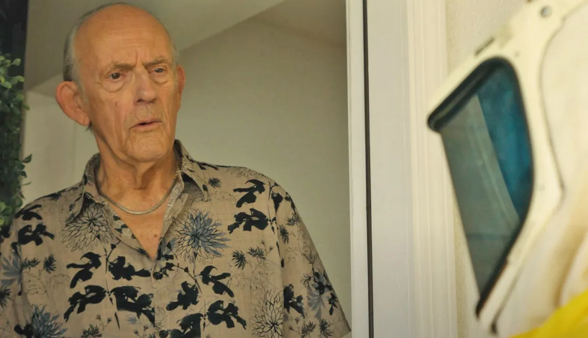 ‘Doc Brown’ abre la cápsula del tiempo de DeLorean, un viaje a la  nostalgia…