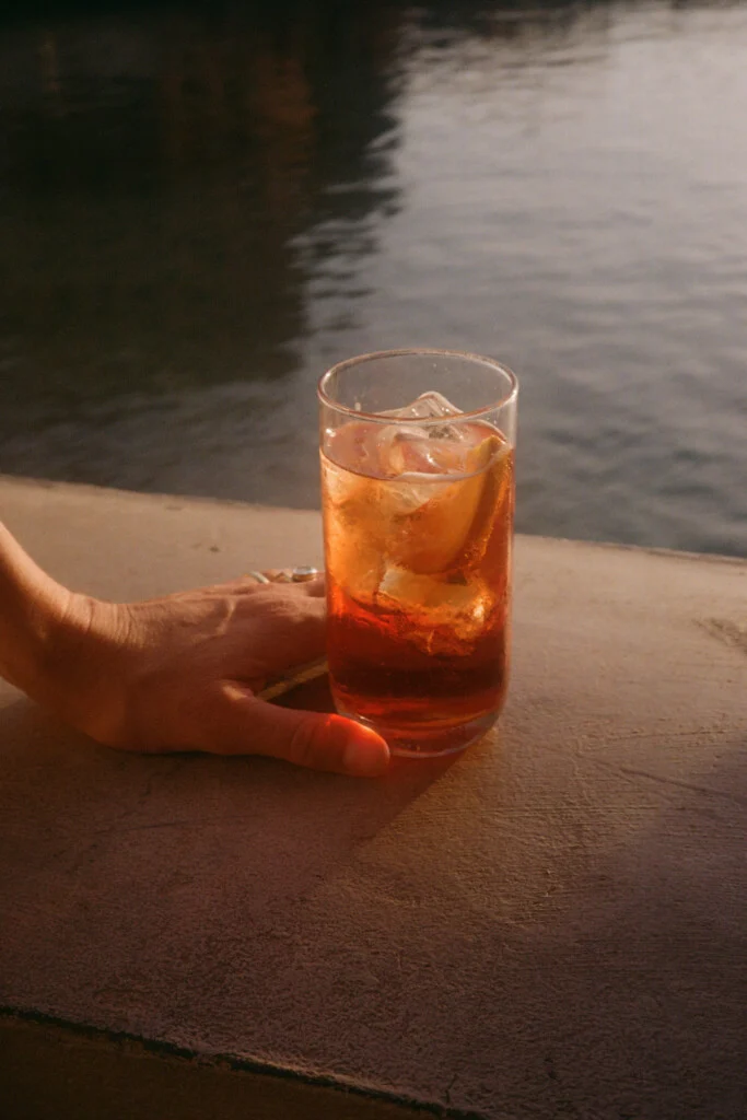 Lo cotidiano también sabe tocar el alma. Nick Prideaux lo encuadra sin hacer ruido…