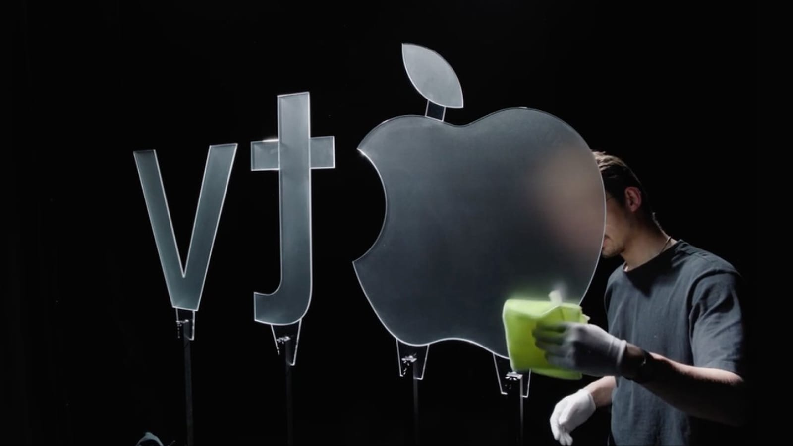 La nueva identidad visual de Apple TV tiene cuerpo, textura, luz y cero píxeles…