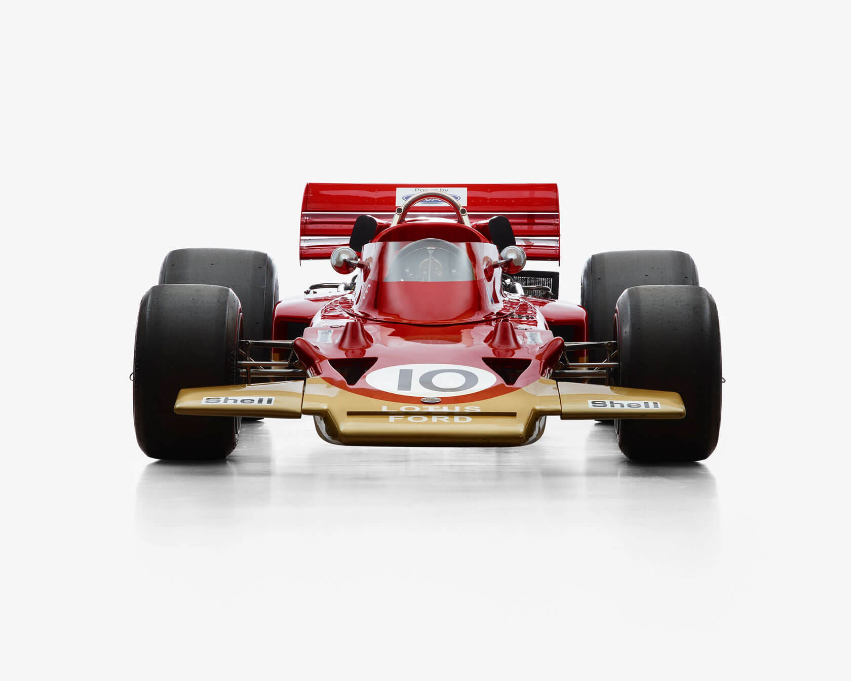 Setenta y cinco años de velocidad, reducidos a la quietud de una imagen…