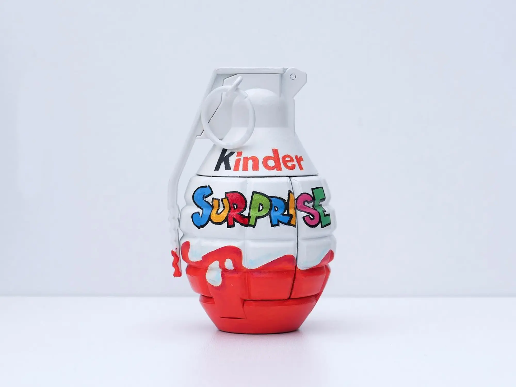 Delfino Fidel convierte la inocencia Pop en una fantasía bizarra de colores brillantes…