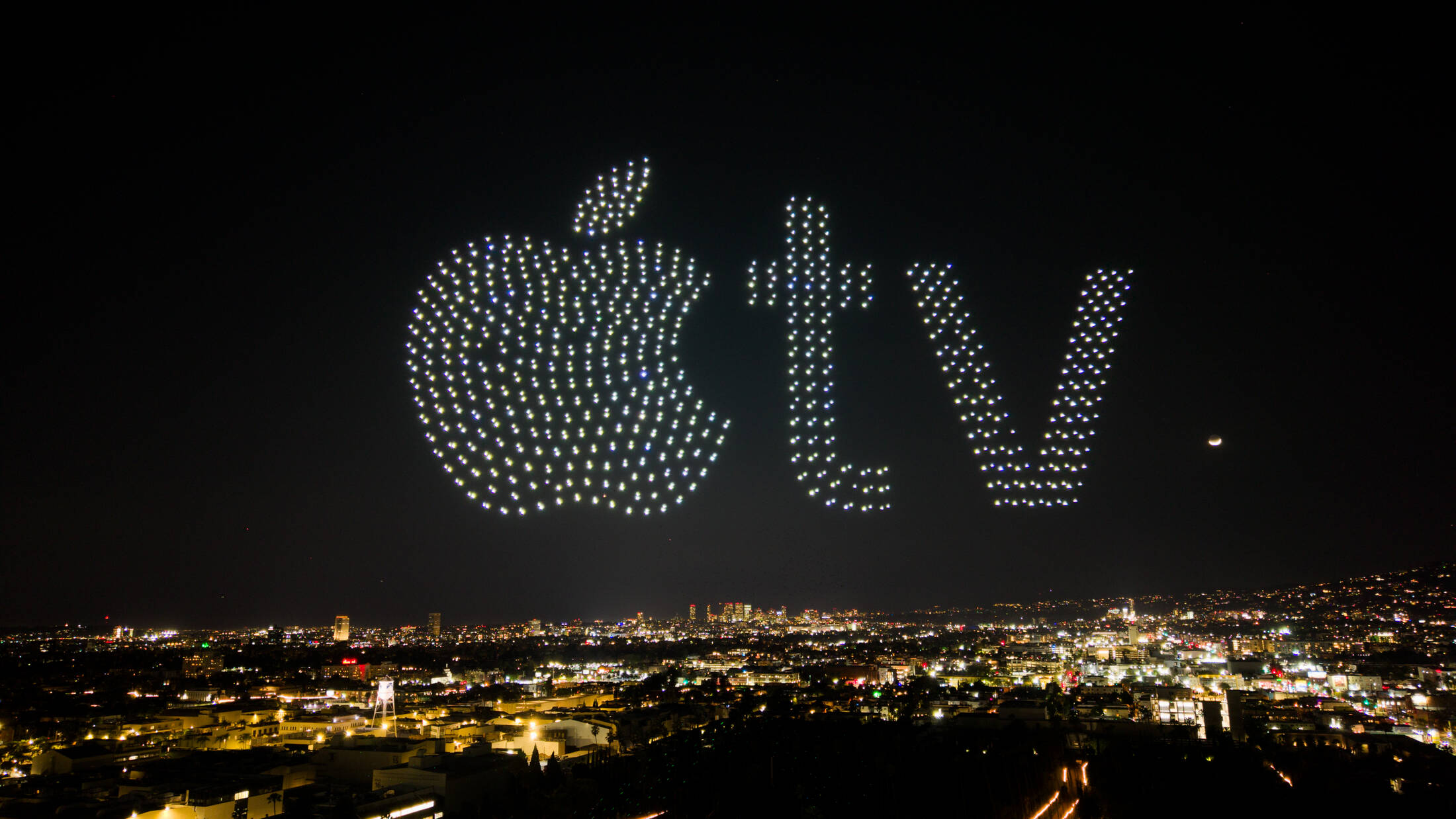 Apple TV+ hackea el cielo de Los Ángeles con 3.000 drones para revelar el tamaño real de Godzilla…