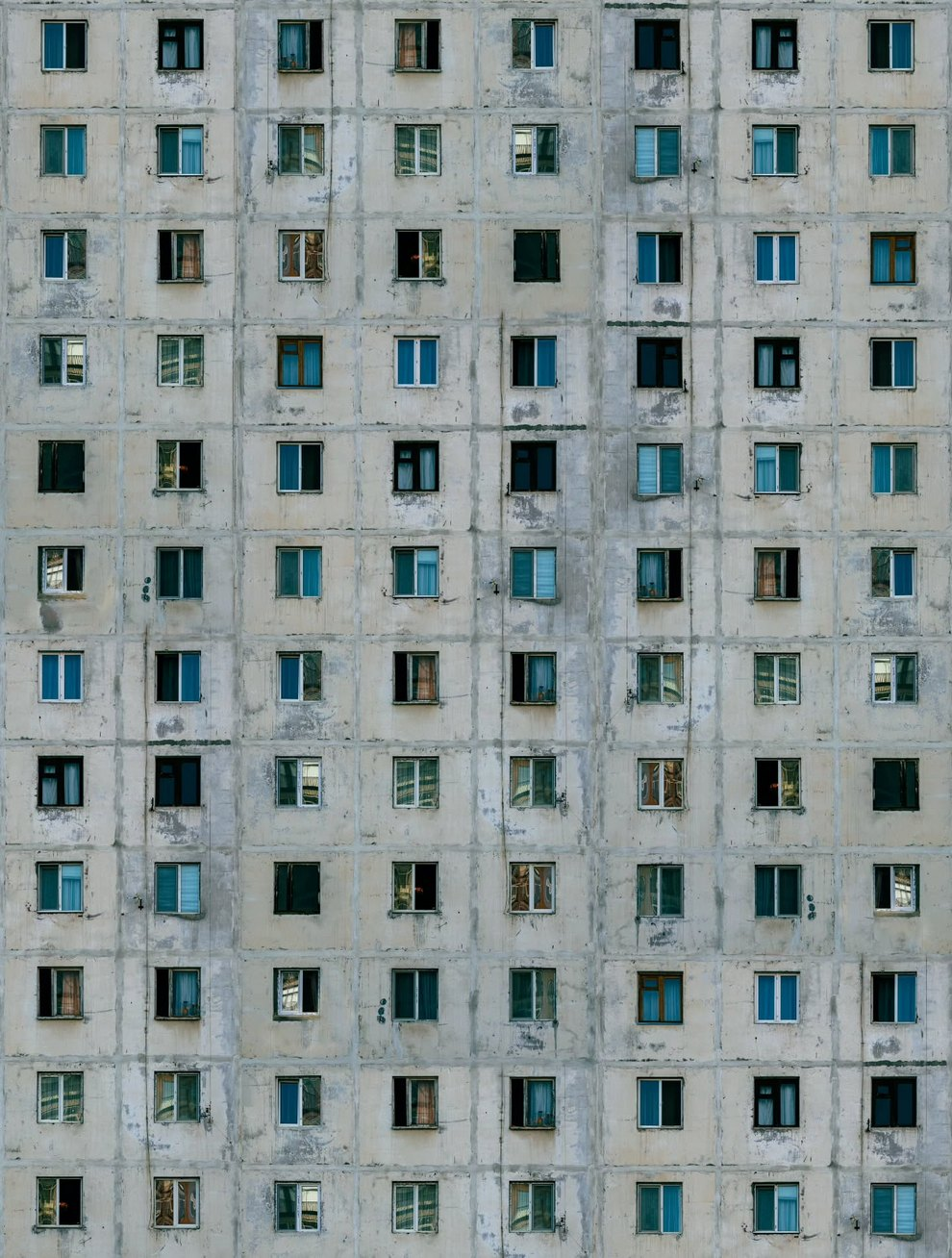 La melancolía luminosa que esconde la arquitectura urbana de Nini Kachakhidze